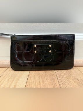 Kate Spade New York Black Patent Wristlet Clutch